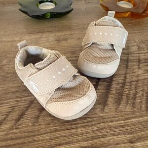 See Kai Run size 4 First walkers tan sneaker
